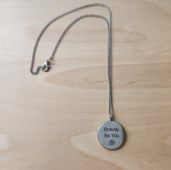 Silver Pendant and Chain - Picture 1 of 2